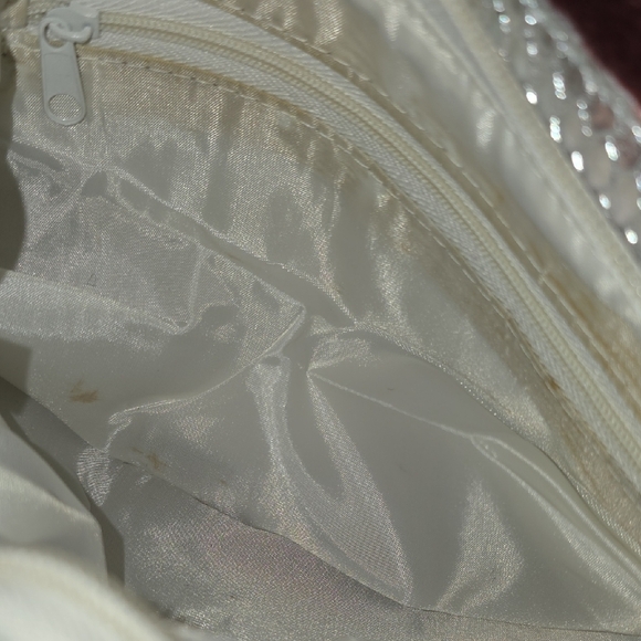 (J8) Black and White Shoulder Bag with Patchwork Fur Design - Picture 3 of 4